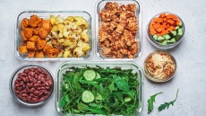 Η οικονομία περνάει από την κουζίνα μας: όλα τα tips για την αποθήκευση φαγητού