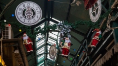 Θεσσαλονίκη: Με... κοντομάνικα ξεκινούν οι προετοιμασίες για τη Χριστουγεννιάτικη Αγορά στο κέντρο της πόλης