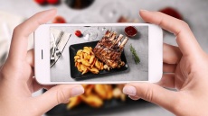 Οι δημοφιλέστεροι food influencers και η επιρροή τους στις μαγειρικές επιλογές μας