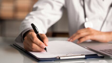  Θεσσαλονίκη:  Απολύθηκε ογκολόγος του Θεαγένειου που καρκινοπαθείς τον κατήγγειλαν για απάτη και χρηματισμό