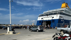 Ρόδος: Με καθυστέρηση ωρών αναχώρησε το «Βlue Σtar Χίος» που είχαν μπλοκάρει οι μετανάστες