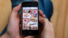 Τι ψάχνουμε στο Google; - Γιόγκα το πρωί, ελληνικό σούσι το απόγευμα και προβλήματα υγείας το βράδυ