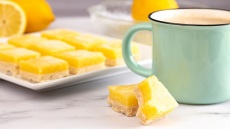 Απολαμβάνουμε το λεμόνι: Φτιάχνουμε λαχταριστές μπάρες για όλες τις ώρες