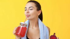 Ο βαθυκόκκινος σούπερ – χυμός που ρίχνει την πίεση και προστατεύει την καρδιά