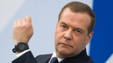 Μεντβέντεφ: Σε άρθρο 8.000 λέξεων απειλεί την Πολωνία - «Θα την αντιμετωπίσουμε ως έναν ιστορικό εχθρό»