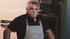 Η νέα ελληνική ψαροφαγία ξεκίνησε από το Βαρούλκο του Λευτέρη Λαζάρου