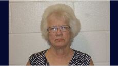 ΗΠΑ: Φυλάκιση 10 ετών για 75χρονη πρώην δασκάλα που κακοποιούσε σεξουαλικά 14χρονο μαθητή στο υπόγειο του σχολείου