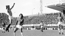 Νίκος Γιούτσος: Το σύνθημα «έμπαινε Γιούτσο» που δονούσε το «Καραϊσκάκης» και έγινε τραγούδι