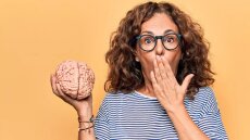 Φαίνεστε όσο είστε ή μεγαλύτεροι; Τι αποκαλύπτει η απάντησή σας για τον κίνδυνο άνοιας και εγκεφαλικού
