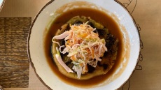 Πιάτα που αξίζει να δοκιμάσετε: η pupusa de chicharron στο This is Loco