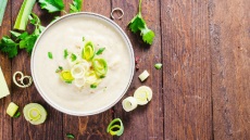 Πράσα: το απλούστατο κόλπο του Tiktok για να τα πλένετε εύκολα