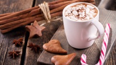 Πώς να οργανώσετε το πιο γλυκό φθινοπωρινό party ζεστής σοκολάτας