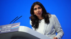 Βρετανία: Ο Σούνακ έπαυσε την υπουργό Εσωτερικών που είχε επικρίνει τη διαχείριση φιλοπαλαιστινιακής πορείας