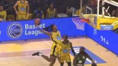   Stoiximan Basket League: Η FIBA αποθέωσε το απίθανο κάρφωμα του Μπάνκστον στο Άρης-ΠΑΟ - Βίντεο 