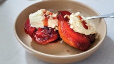 Κυδώνια με πικραμύγδαλο