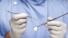 Συνελήφθη 22χρονος ψευτο-οδοντίατρος στην Τσεχία που έκανε απονευρώσεις με... οδηγίες από το Ίντερνετ
