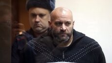 Ρωσία: Συνεργός στη δολοφονία της δημοσιογράφου Πολιτκόφσκαγια έλαβε χάρη αφού πολέμησε στην Ουκρανία