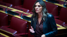 Πέτη Πέρκα: Ο Κασσελάκης έλεγε ότι θα κερδίσει τον Μητσοτάκη και τώρα βάζει «ταβάνι» στο 17%