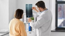 Σπονδυλική στήλη: Όλες οι εξελίξεις στις επεμβάσεις – Τα πλεονεκτήματα της ελάχιστα επεμβατικής χειρουργικής