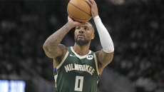 ΝΒΑ: Νέο χαστούκι για τους Μπακς, έχασαν 117-111 από τους Ράπτορς που είχαν 15 σερί ήττες