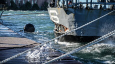 Να διερευνηθούν τα αίτια του ρήγματος στο ιστορικό αντιτορπιλικό «Βέλος» ζητεί ο Ευάγγελος Αποστολάκης