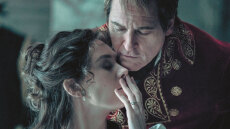 Ο μέγας Χοακίν Φίνιξ και ο Μέγας Ναπολέων - Ο ερωτύλος και ερωτευμένος Βοναπάρτης έρχεται στη μεγάλη οθόνη