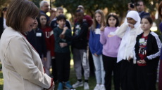 «Πλανόδια Βιβλιοθήκη»: Τον κήπο του Προεδρικού Μεγάρου επισκέφθηκε το 54ο δημοτικό σχολείο Αθηνών