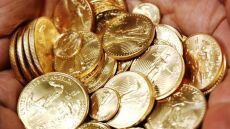 Σέρρες: Πέταξε σακούλα με 78 χρυσές λίρες στους απατεώνες