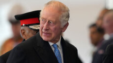 Βασιλιάς Κάρολος: Φόρεσε γραβάτα με την ελληνική σημαία για να υποδεχθεί τον πρόεδρο της Νότιας Κορέας