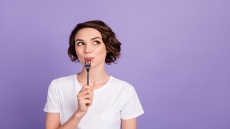 Τι είναι το Mindful Snacking και πώς μπορεί να αλλάξει τη ζωή μας