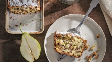 Κέικ με σοκολάτα και αχλάδια από τον Στέλιο Παρλιάρο