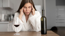 Η άγνωστη ουσία που ευθύνεται για τους πονοκεφάλους από το κόκκινο κρασί 