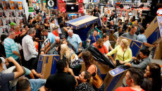 Black Friday: Οι ρίζες στις ΗΠΑ, οι προσφορές στην Ελλάδα και ο οδηγός επιβίωσης για τους καταναλωτές