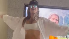 Χάιντι Κλουμ: Πανηγυρίζει με λευκό μαγιό για την τελευταία της τηλεοπτική εμφάνιση