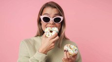 Tα λαχταριστά τρόφιμα που αυξάνουν τον κίνδυνο εμφάνισης τριών τύπων καρκίνου