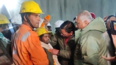 Ινδία: Διασώθηκαν όλοι οι εργάτες που ήταν παγιδευμένοι για 17 ημέρες σε σήραγγα που κατέρρευσε - Δείτε βίντεο