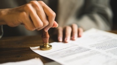 Επ' αόριστον συνέχιση της αποχής αποφάσισαν οι συμβολαιογράφοι Αθήνας, Πειραιά, Αιγαίου και Δωδεκανήσου