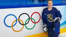 Αθλήτρια του χόκεϊ επί πάγου έμεινε παράλυτη μετά από σύγκρουση κατά τη διάρκεια του αγώνα