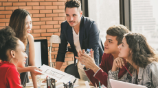 Έρευνα: Οι Millennials θέλουν μισό εκατομμύριο δολάρια ετησίως για να είναι ευτυχισμένοι