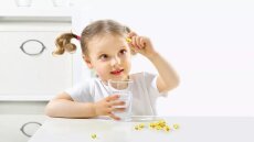 Κατάγματα: Η πασίγνωστη βιταμίνη που δεν φαίνεται να ωφελεί τα οστά των παιδιών