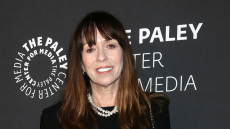 Μακένζι Φίλιπς: Η ηθοποιός μιλάει για την 10ετη αιμομεικτική σχέση με τον πατέρα της - Είχε μείνει έγκυος στο μωρό του