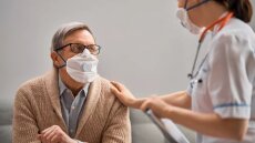 Κορωνοϊός – Νοσηλείες: Πόσες ζωές έχουν σώσει τα αντιικά