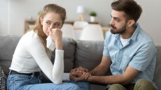 Μήπως απολογείστε πάρα πολύ; Η περιττή συγγνώμη και πόσο κακό μπορεί να κάνει στον οργανισμό μας