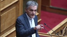 Τσακαλώτος για το φορολογικό: «Είτε ο Τσοβόλας ήταν 40 χρόνια μπροστά, είτε εσείς 40 χρόνια πίσω»