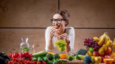 Κάνουμε στροφή σε μια διατροφή με λιγότερα επεξεργασμένα τρόφιμα – Για το καλό της υγείας μας