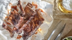 Xοιρινά ribs με μαρινάδα western