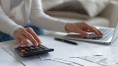 Ρύθμιση οφειλών στην εφορία: Συμψηφισμοί για όσους «κάηκαν» από τα υψηλά επιτόκια