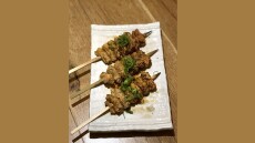 Πιάτα που αξίζει να δοκιμάσετε: Το yakitori Kawa στο Birdman