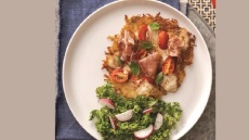 Πίτσα σε τραγανή βάση από πατάτα