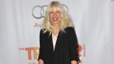 Sia: Πήγα για λιποαναρρόφηση σήμερα, προσευχηθείτε για μένα